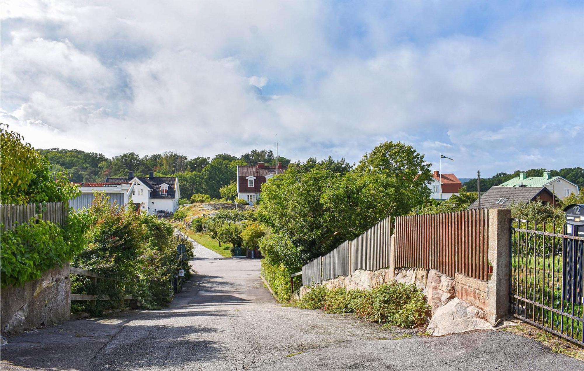Cozy Home In Karlskrona With Kitchen Exteriör bild